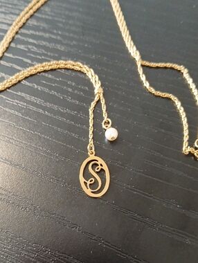 🌼Vintage Avon 'S' Pendant Necklace with Pearl Accent